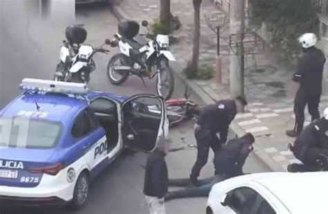 Video Dos Motochorros Fueron Arrestados Luego De Chocar Contra Un