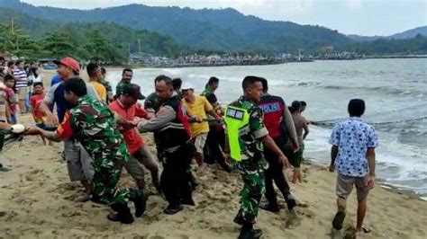 Pencarian Wisatawan Yang Hilang Terseret Ombak Pantai Prigi Dilanjutkan