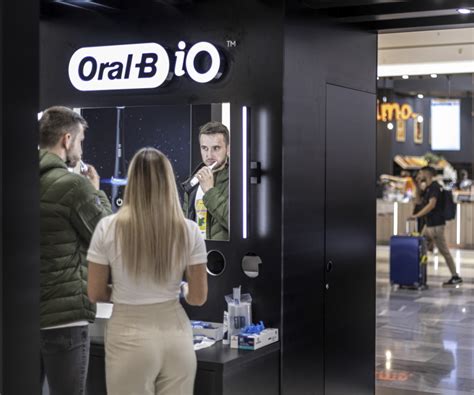 Zažijte rozdíl na vlastní zuby Na stánku Oral B v pražském centru