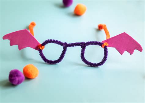 Bat-tastic Bifocals using Pipe Cleaners - Halloween Craft for Kids