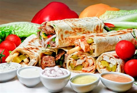 Premium Photo Eastern Traditional Shawarma Plate With Sauce