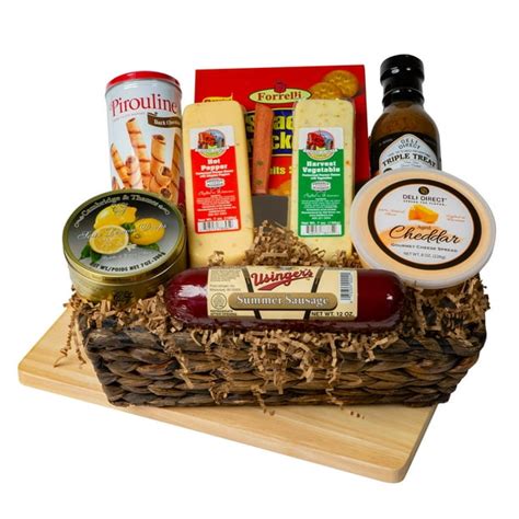 Deli Direct Wisconsin Cheese And Sausage Medium T Basket 9 Pc Basket