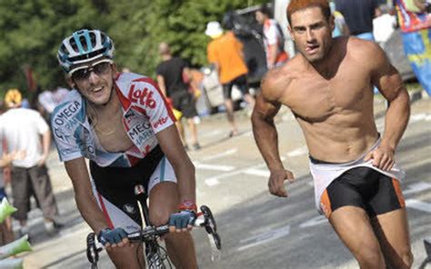 Jelle Vanendert sort du tunnel Le Télégramme