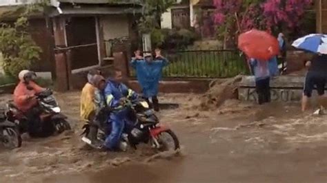 Banjir Bandang Menerjang Bandungan Dan Ambarawa Semarang Tiang Listrik