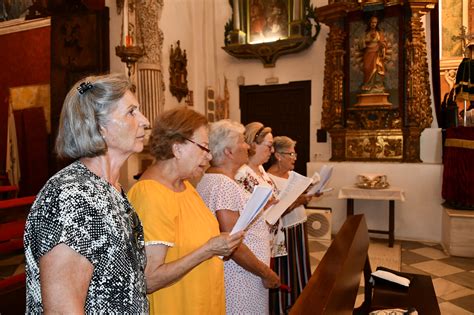 Tradiciones Engalana La Calle San Felipe Y La Plaza De La Iglesia Para