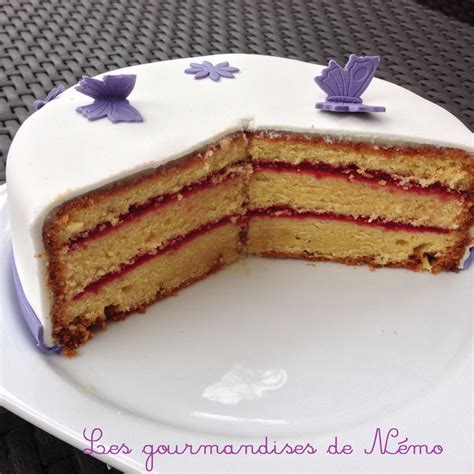 Gâteau simple en pâte à sucre vanille et curd framboise Les