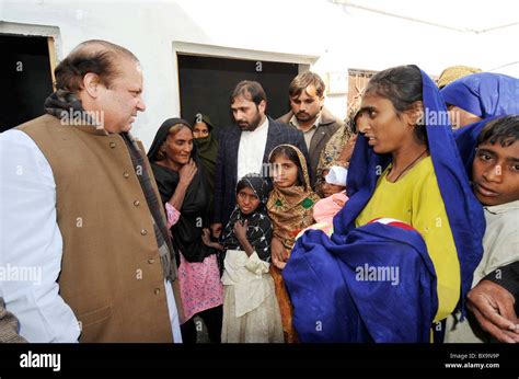 Muslim League N Chief Nawaz Sharif Talks To Flood Affectee Woman In