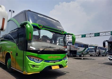 Ada Kenaikan Tarif Penumpang Bus Di Terminal Bekasi Tetap Ramai