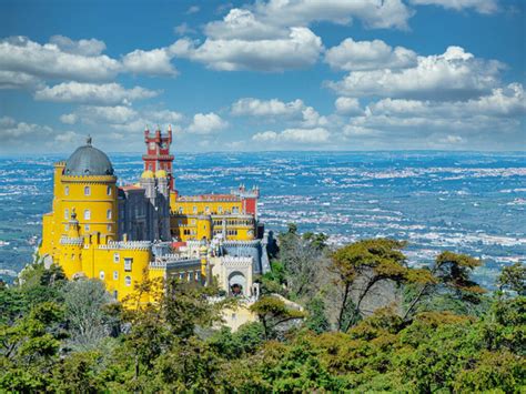 Imágenes de The pena national palace fotos e imágenes de stock de The