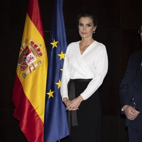 La Reina Letizia En Su Encuentro Con La Colectividad Espa Ola En Angola