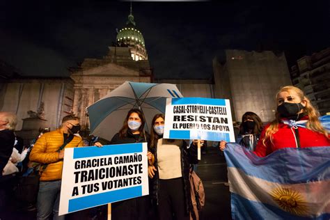 Banderazos Con Acampe Y Vigilia Frente Al Congreso Contra La Reforma