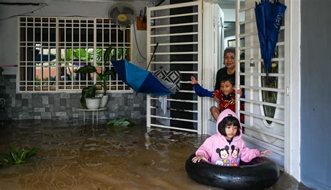 Potret Banjir Parah Landa Malaysia Hingga Empat Orang Tewas Dan Memaksa