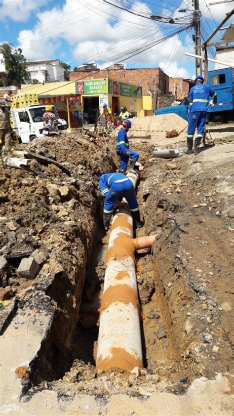 Emasa recupera redes de água e esgoto vazamentos em toda a cidade