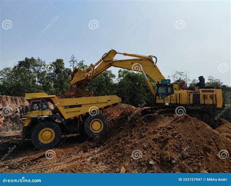 Excavator And Dump Truck Working In Coal Mine Area Stock Image Image