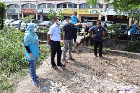 KDEB Waste Management Program Penanaman Rumput Di Hotspot Sampah