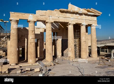 Colonne Dei Propilei Immagini E Fotografie Stock Ad Alta Risoluzione