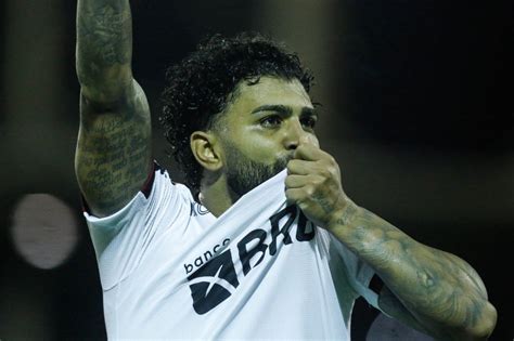 Pilhado reage ao possível novo salário de Gabigol no Flamengo