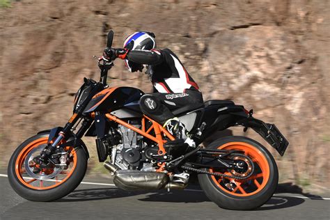 First Ride KTM 690 Duke And 690 Duke R Visordown