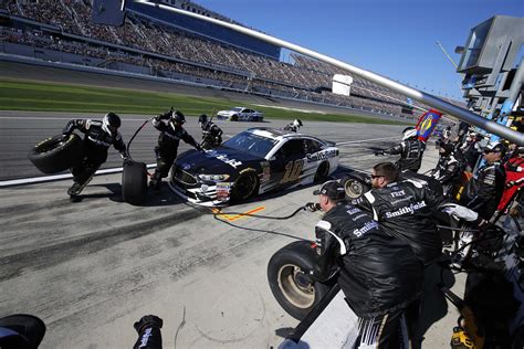 How To Lead A NASCAR Pit Crew - UMBC: University Of Maryland, Baltimore ...