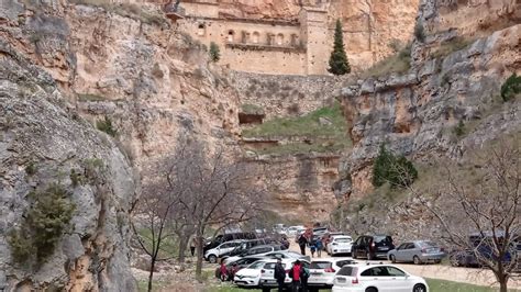 Alta Afluencia De Turistas En El Entorno Natural De Jaraba En El Puente