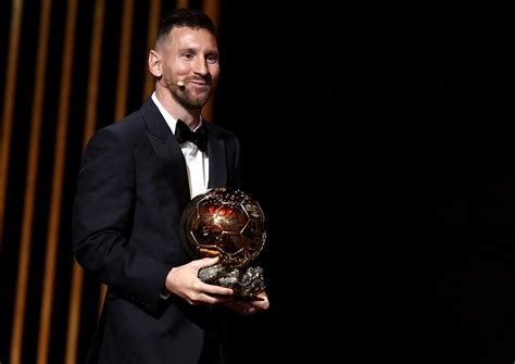 Messi Pallone dOro lomaggio a Maradona è speciale VIDEO