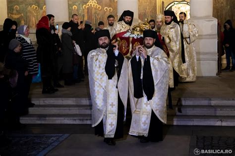 Procesiune cu Moaștele Sfinților Trei Ierarhi FOTO Basilica ro