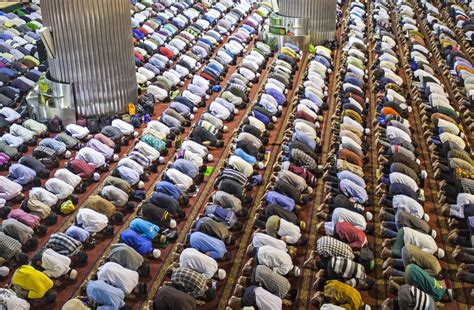 Tata Cara Sholat Berjamaah Yang Benar Lengkap Dengan Adab Dan