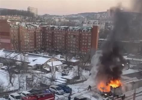 Во Владивостоке произошло возгорание автомобиля на автостоянке