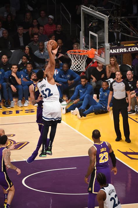 Gallery | Wolves at Lakers Photo Gallery | NBA.com