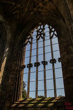 Melrose Abbey (Scotland) - Visit Tips + Photos