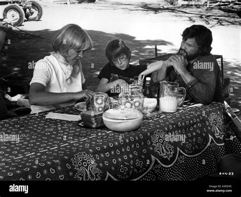 ALICE DOESN'T LIVE HERE ANYMORE [US 1974] [L-R] ELLEN BURSTYN, ALFRED ...