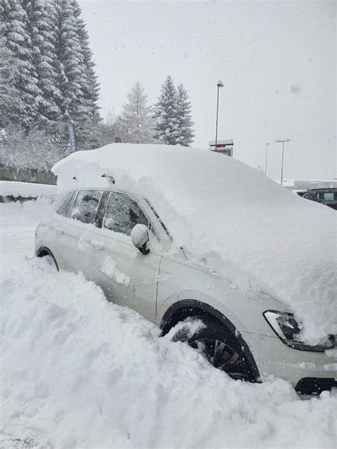 Tanta Neve Sulle Alpi Occidentali A Prato Nevoso Le Auto Spariscono