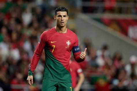 Tuy N B O Nha C Ng B I H Nh Khi Ronaldo L N Th D World Cup