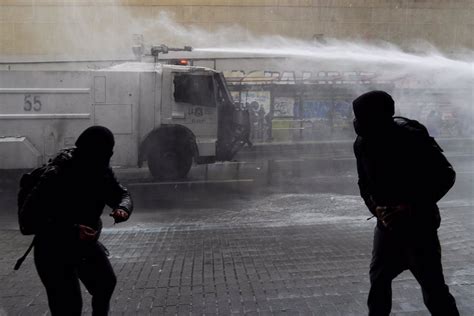 La Policía chilena dispersa con gases lacrimógenos a manifestantes en