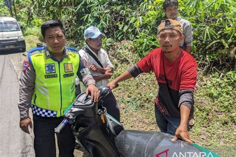 Pemotor Terjun Ke Jurang Di Jalan Buniwangi Sukabumi Akibat Hilang