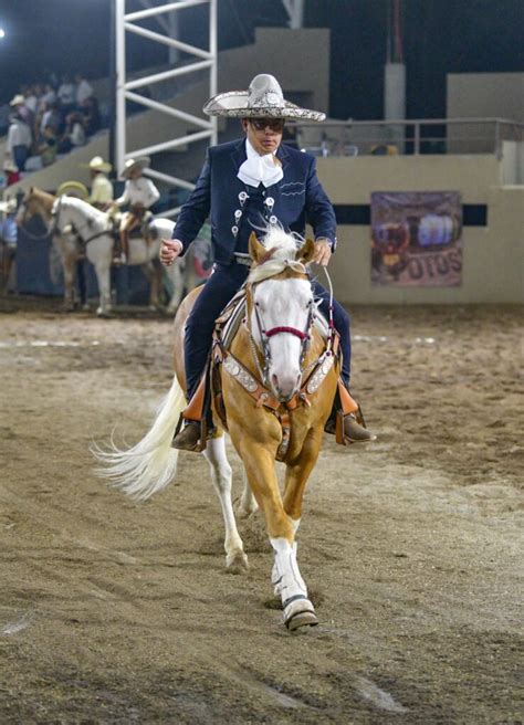 Equipo Rg Triunfa En Charreada Nocturna