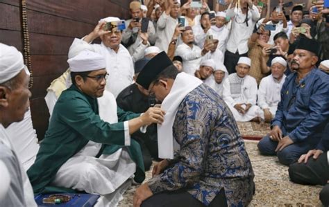 Sowan Ke Tuan Guru Babussalam Syekh Zikmal Fuad Di Langkat Anies Dapat