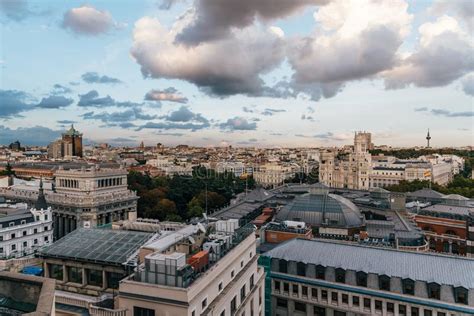 Skyline Do Madri Do Telhado De Circulo De Bellas Artes Fotografia