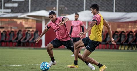 Vitória Trabalha Situações Ofensivas De Jogo E Faz Novo Treino Tático