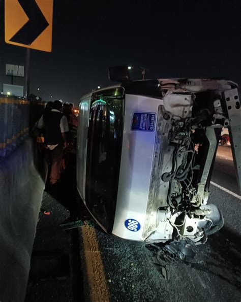 México Pachuca Vuelca Unidad De Transporte Público La Jornada Estado De México