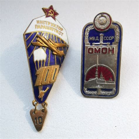 Lot De Insignes Sovietiques Brevet Parachutiste Et Insigne Troupes D