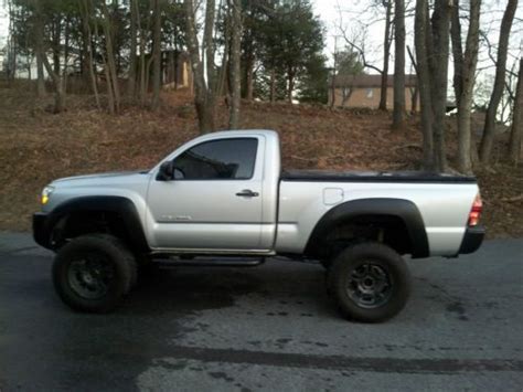 Purchase Used 2005 Toyota Tacoma Base Standard Cab Pickup 2 Door 27l