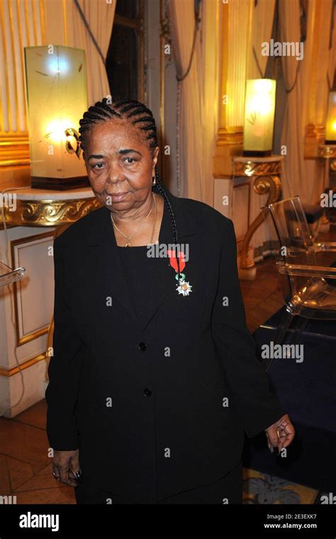 La chanteuse Cesaria Evora surnommée la Barefoot Diva pour avoir