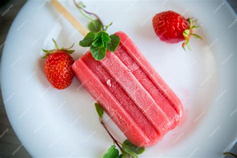 Premium Photo Cooked Homemade Strawberry Ice Cream On A Stick In A Plate With Strawberries