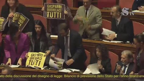 In Senato La Protesta M5s Contro Gasparri Querelaci Tutti