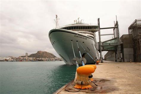 Alicante Recibe La Llegada De Cruceristas En Tres Escalas En Una