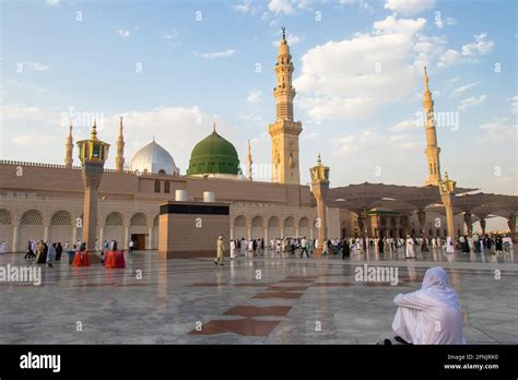 Masjid Nabawi Or Prophet Mosque A Portrait Of Love And Longing