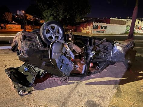 Jovem Fica Ferido Ao Ser Arremessado Do Carro Durante Capotamento Na