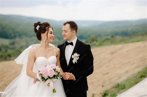 retrato de novios hermoso retrato de novios foto premium