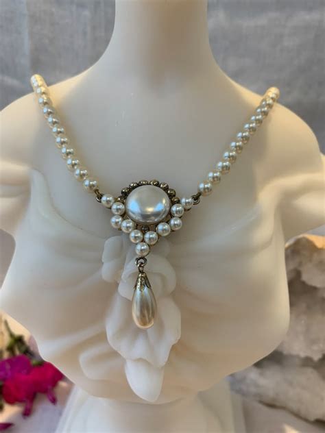 Vintage Lotus Simulated Pearl Gem